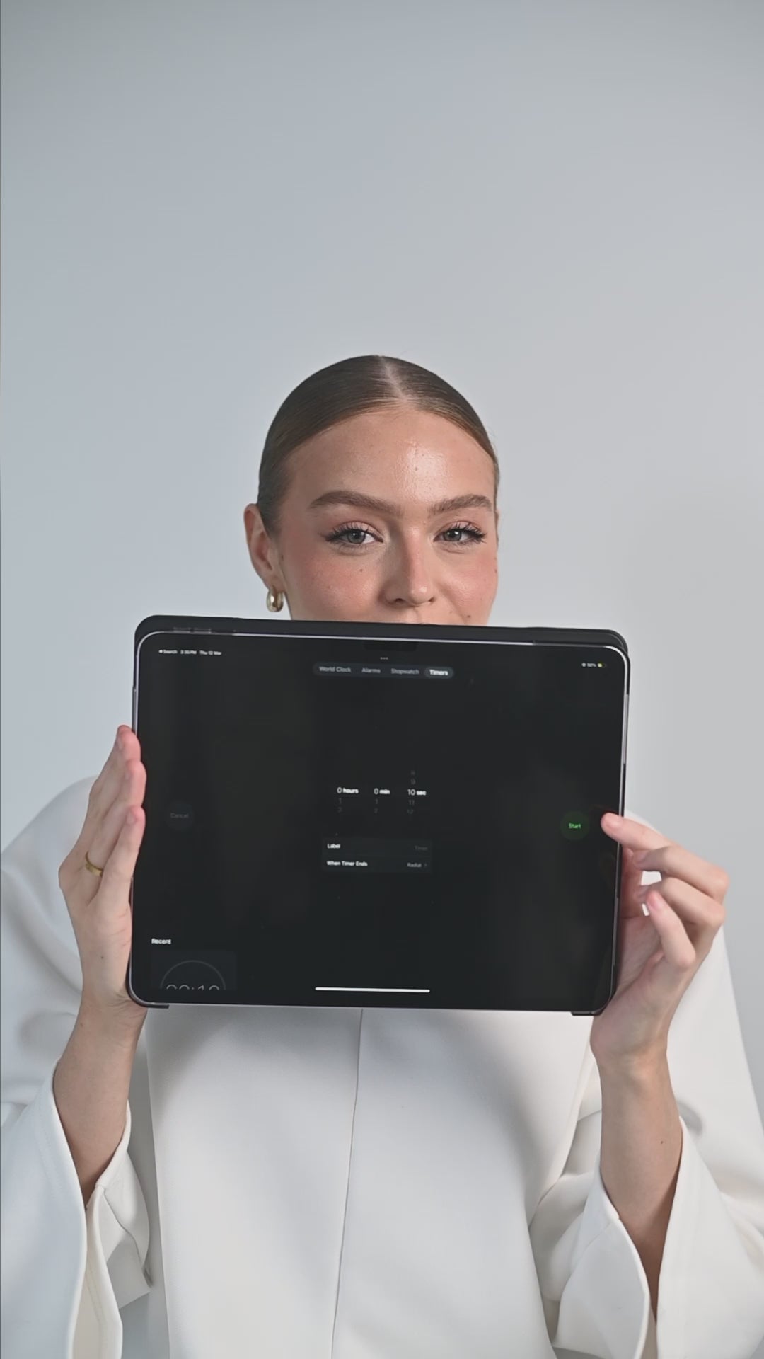 تحميل الفيديو: حجاب شيفون أبيض مع عصابة رأس ملفوفة/مربوطة