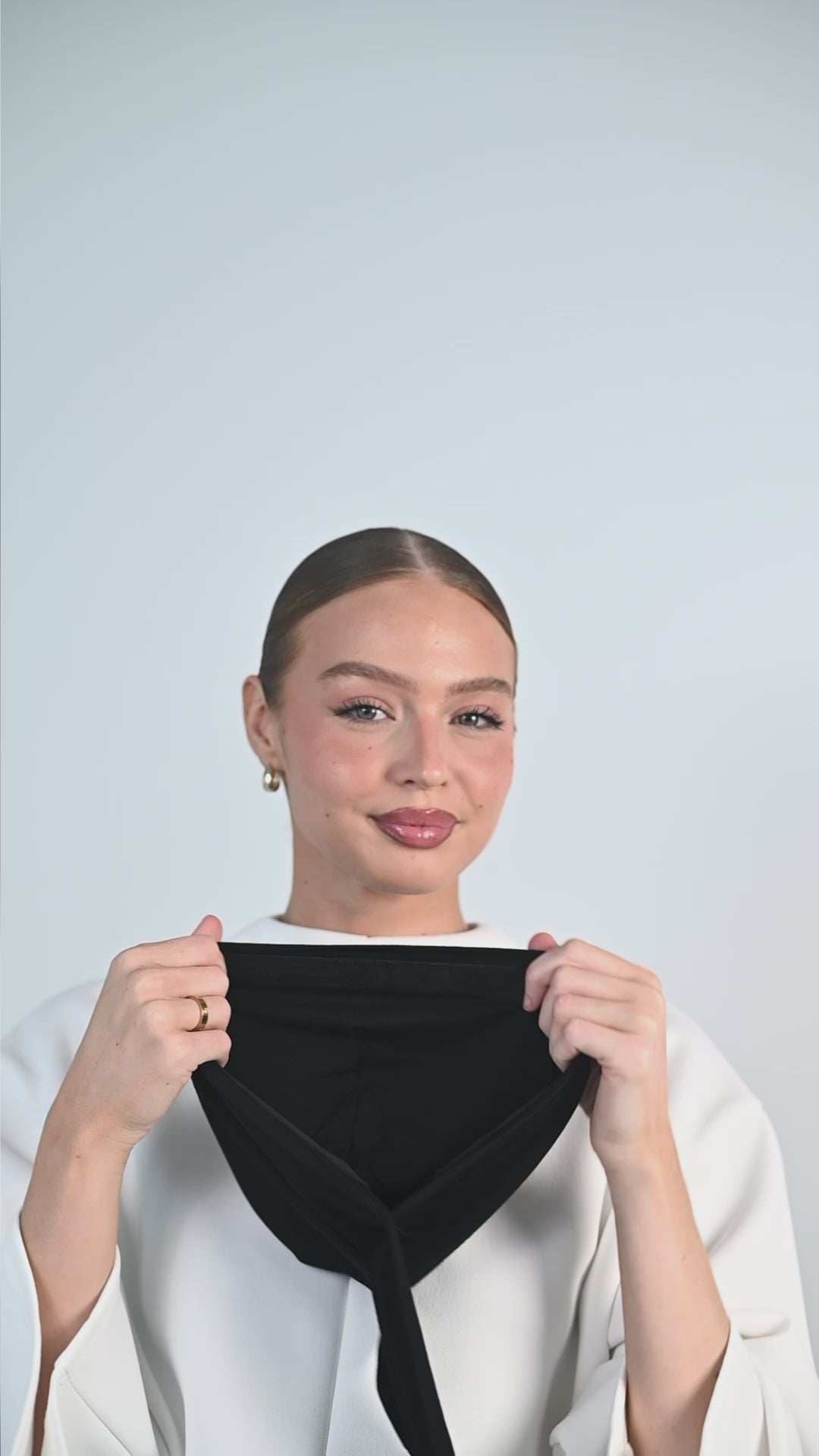 Load video: Signature Black Cotton Turban – Velvet Grip